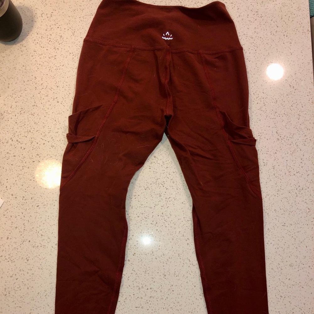 Beyond Yoga Maroon Utility Leggings w/Pockets